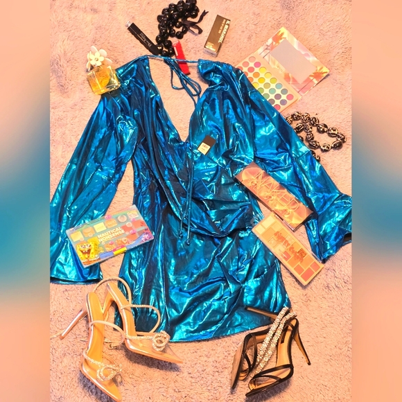 Beautiful long sleeve blue metallic mini dress size Medium - Picture 6 of 10